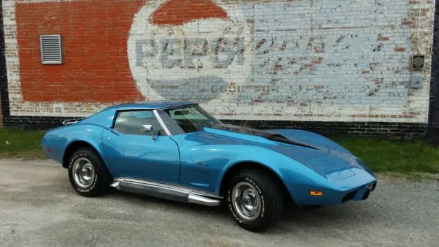 1976 compleatly restored corvette