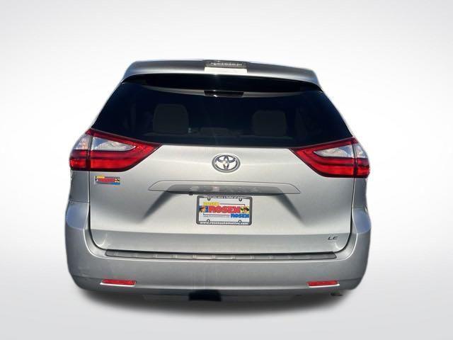 2019 toyota sienna le