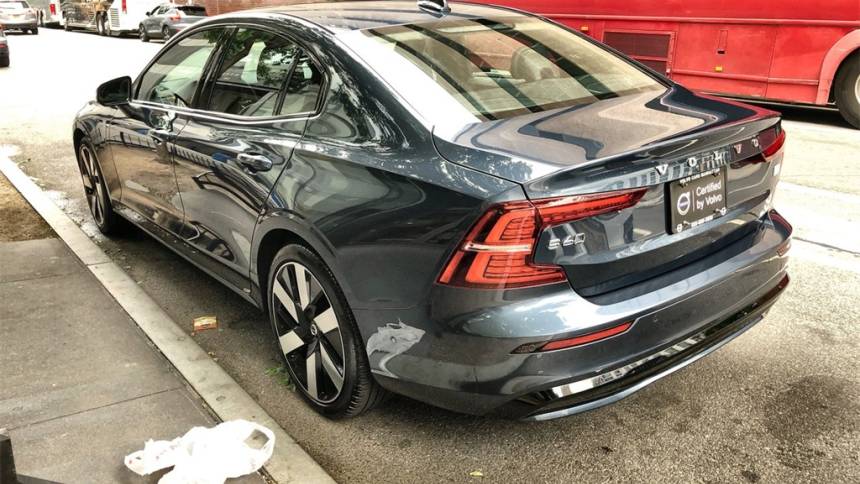 2024 volvo s60 recharge t8 plus dark theme