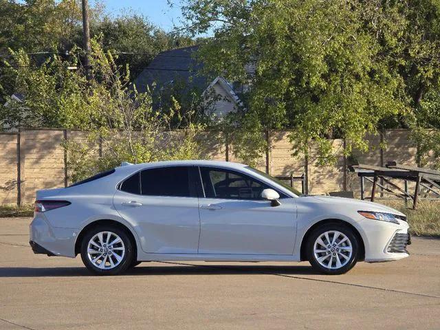 2023 toyota camry le