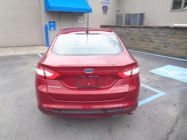 2016 ford fusion se