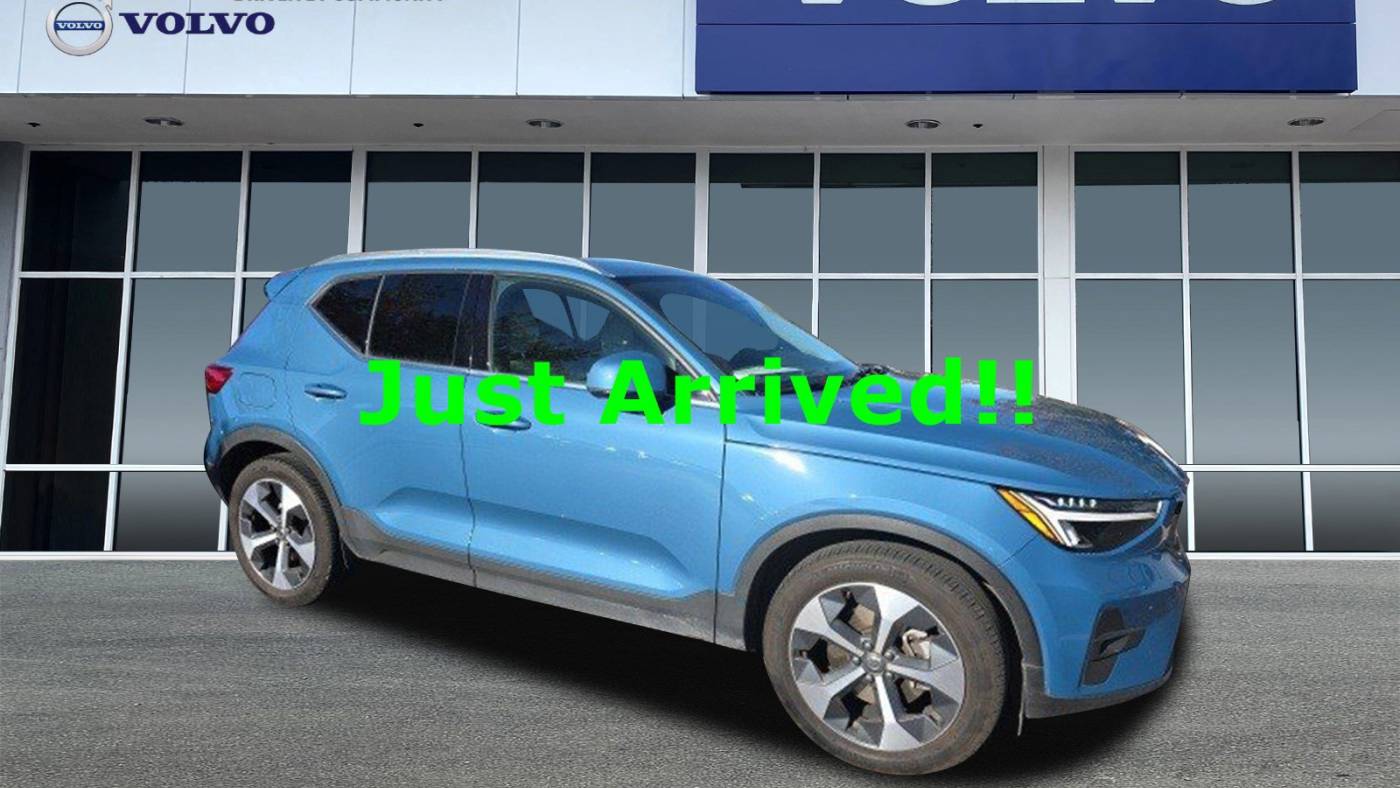 2023 volvo xc40 b5 plus bright theme