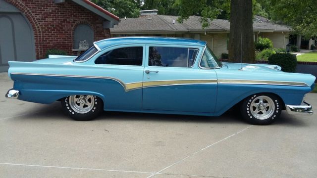 1957 ford custom 300 2-dr sedan