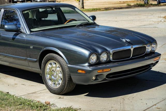 1999 jaguar xj8 base