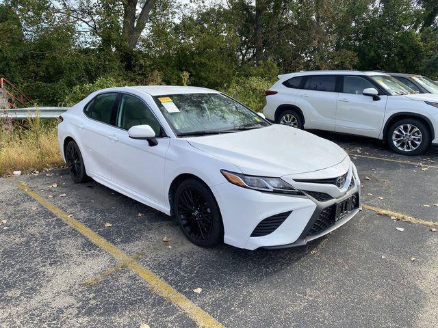 2020 toyota camry se