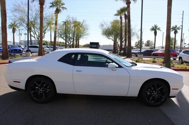 2022 dodge challenger sxt