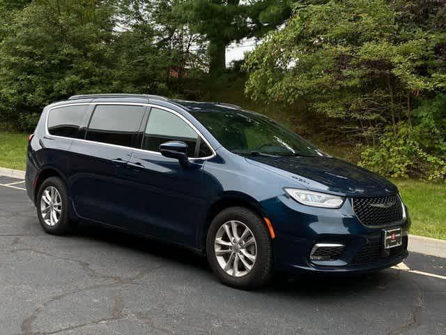 2022 chrysler pacifica touring awd