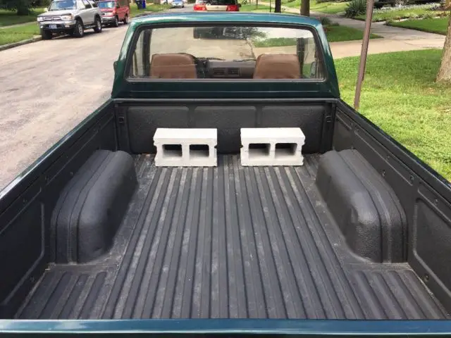 1986 toyota pickup truck. only 38k miles. clear title. no rust!