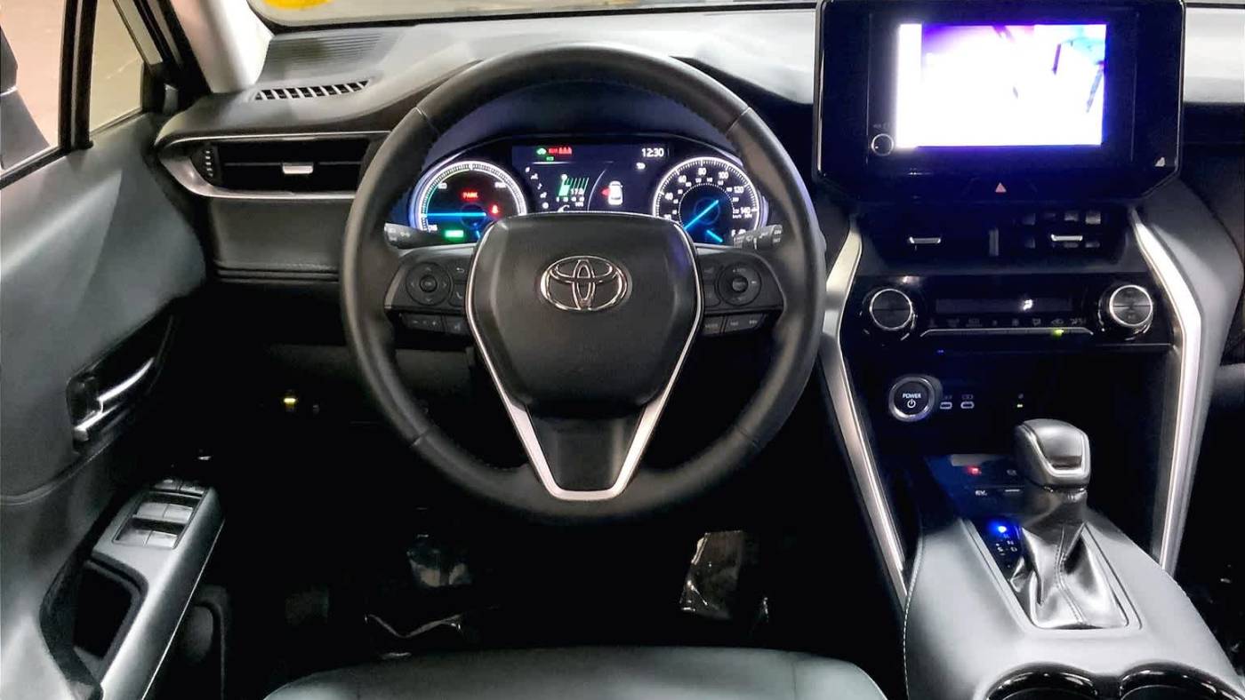 2024 toyota venza le