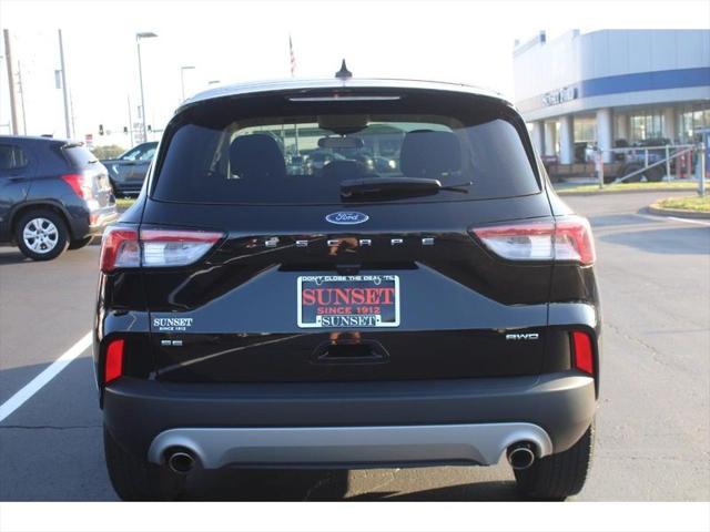 2022 ford escape se