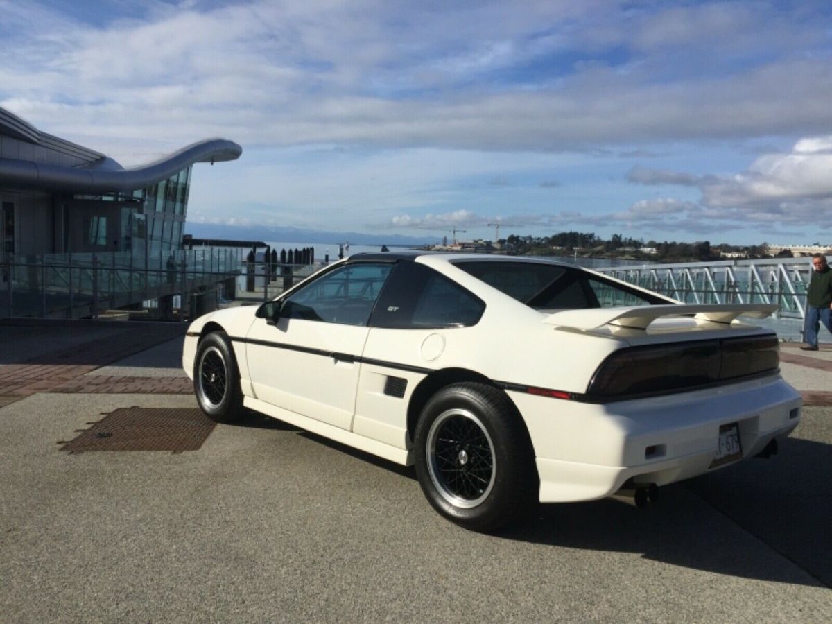1988 pontiac fiero gt with factory t-top option attention collectors! (1 of 614)