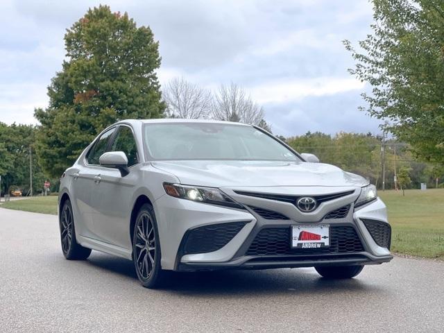 2022 toyota camry se