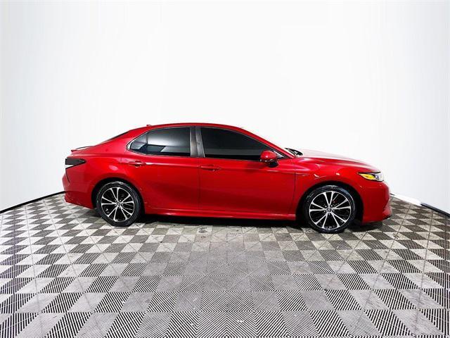 2020 toyota camry se