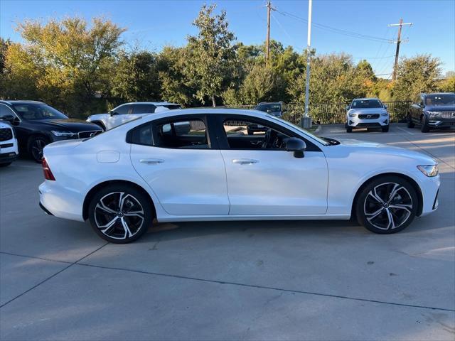 2024 volvo s60 b5 core dark theme
