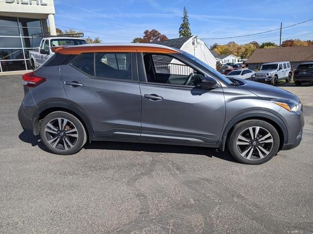 2020 nissan kicks sr