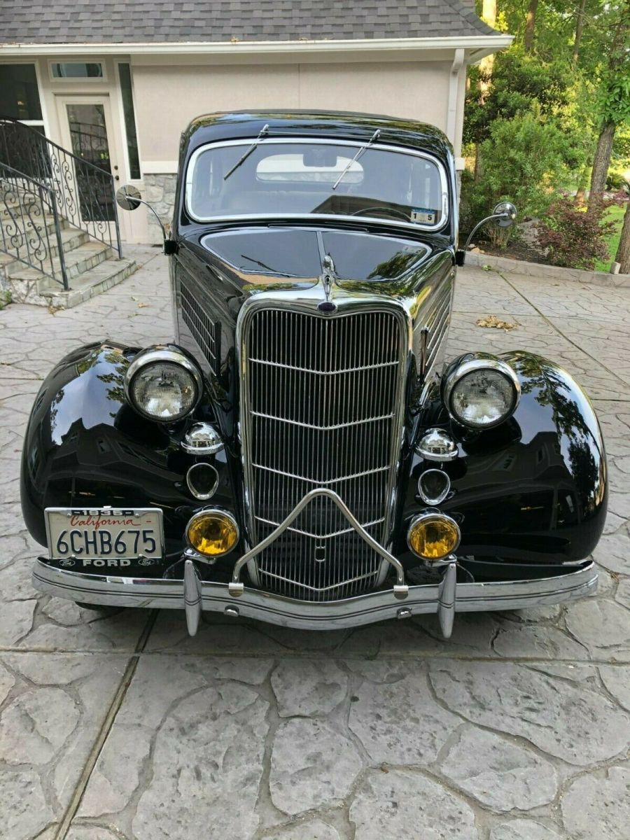 1935 ford deluxe