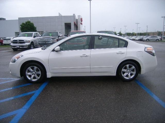 2009 nissan altima 4dr sedan 2.5 for sale in grand forks, north dakota