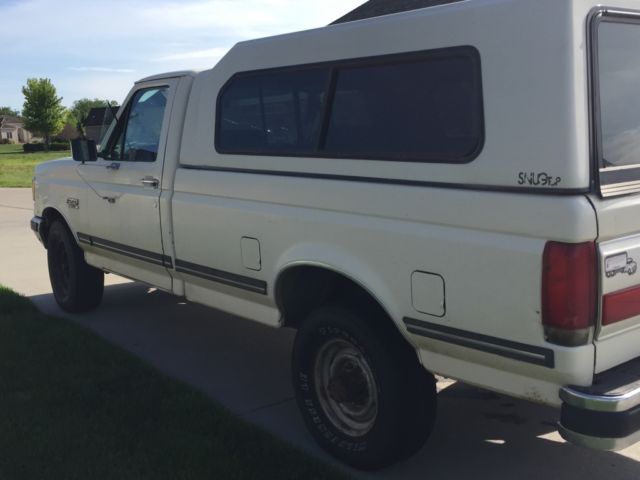 1989 ford f-250 xlt lariat two wheel drive with topper - good clean body