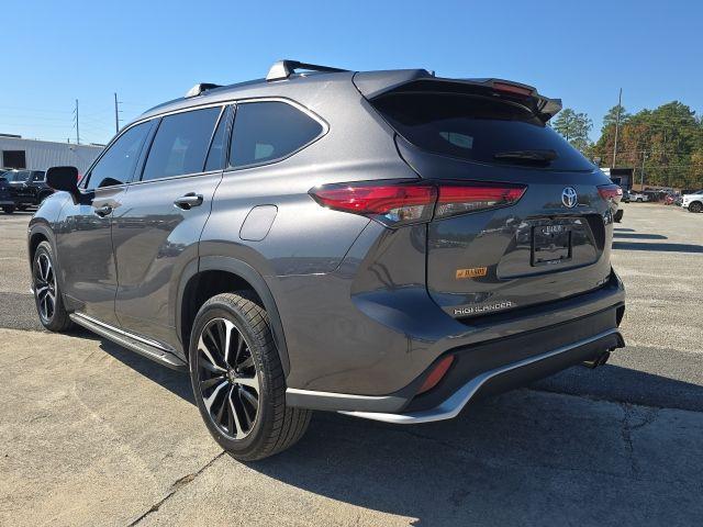 2022 toyota highlander xse