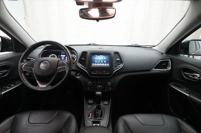 2020 jeep cherokee latitude lux