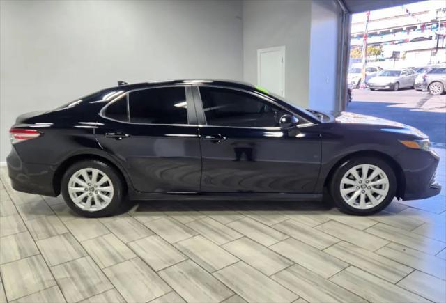 2019 toyota camry le
