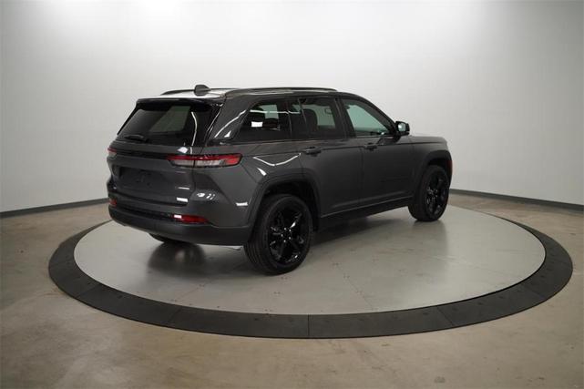 2023 jeep grand cherokee altitude