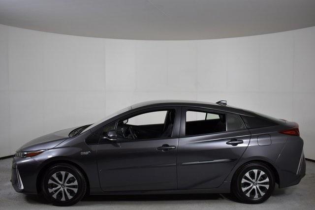 2022 toyota prius prime le