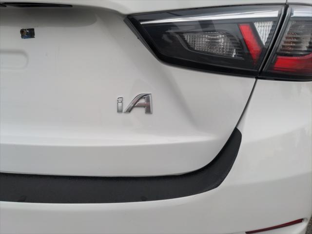 2018 toyota yaris ia base