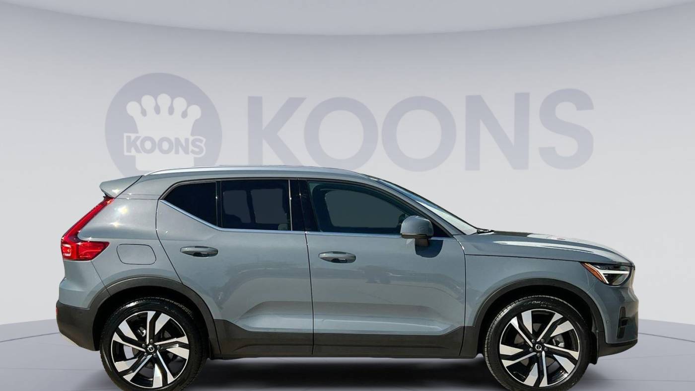 2023 volvo xc40 b5 ultimate bright theme