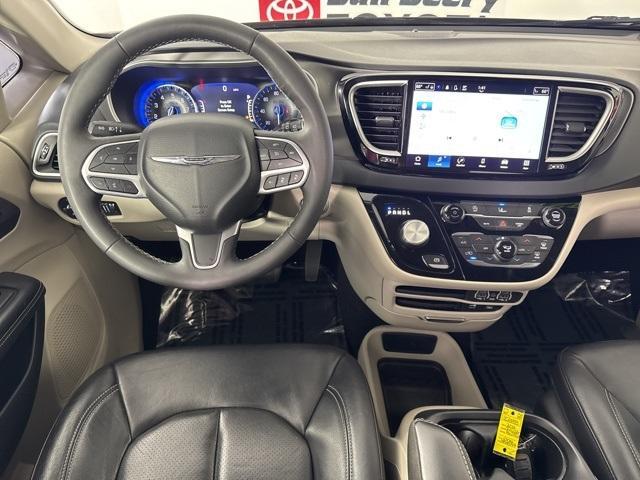 2022 chrysler pacifica touring-l