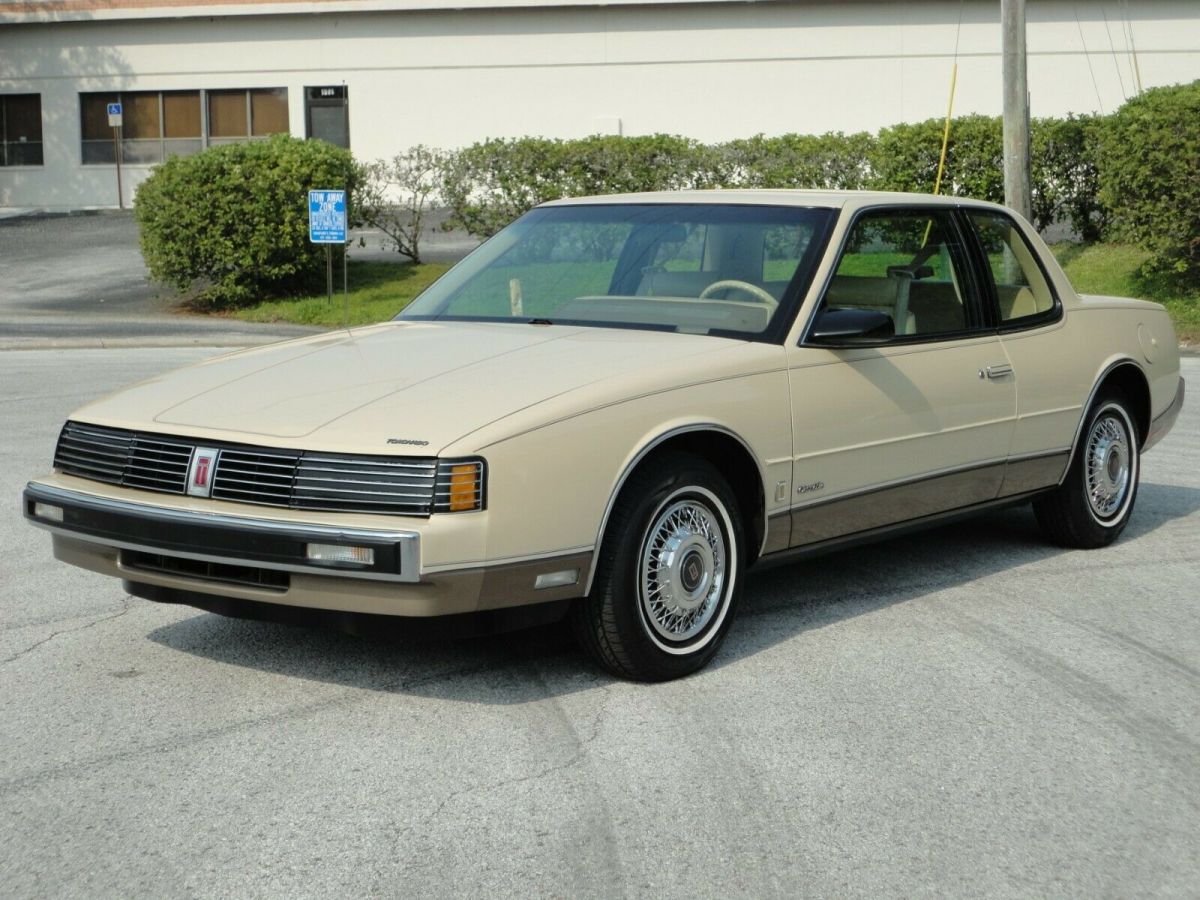 brougham! 39k miles! condo car! pwr buckets! digi dash! v6! leather! must see it
