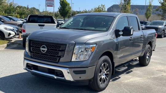 2024 Nissan Titan sv
