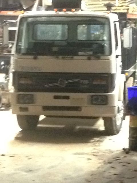 1990 volvo fe6 fe 6 stake body truck with anthony lift gate diesel automatic
