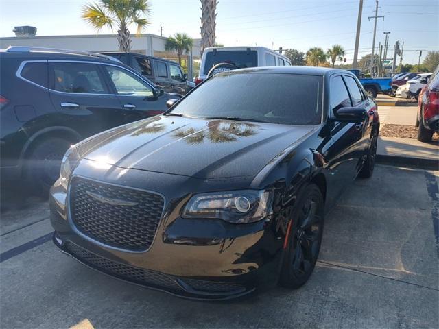 2022 chrysler 300 touring