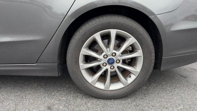 2017 ford fusion se