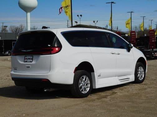 2023 chrysler pacifica touring-l in antioch, illinois