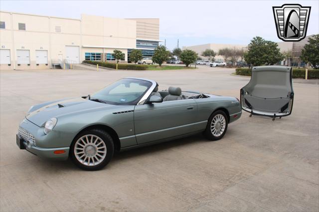 2004 ford thunderbird base