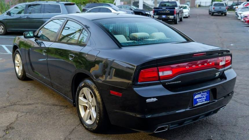 2014 dodge charger se