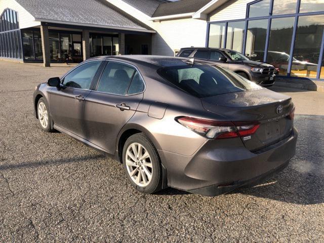 2022 toyota camry le