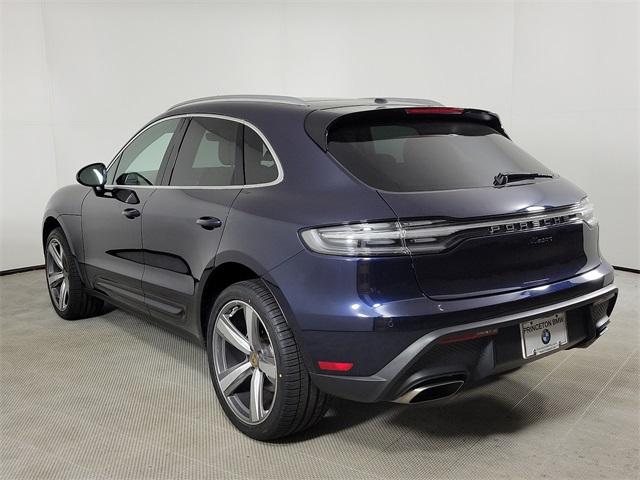 2022 porsche macan base