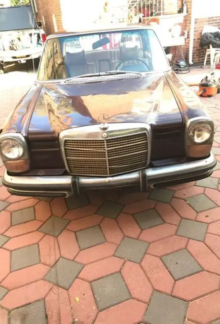 1972 mercedes benz (antique & collectors item)