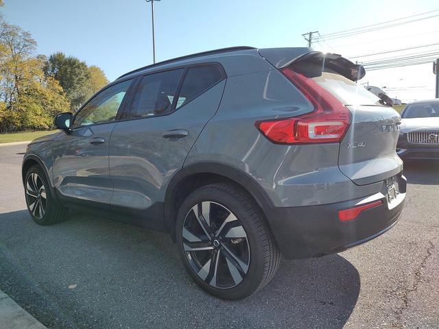 2023 volvo xc40 ultimate dark theme