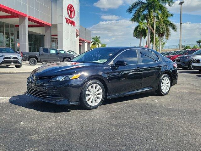 2020 toyota camry le
