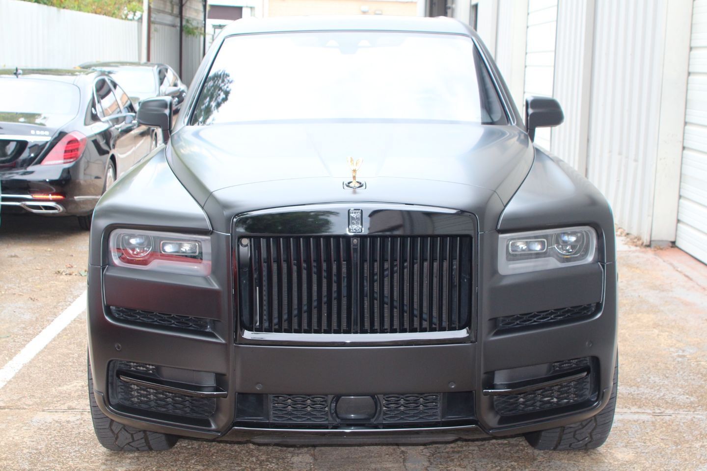 2020 rolls-royce cullinan rear thearter/ starlight