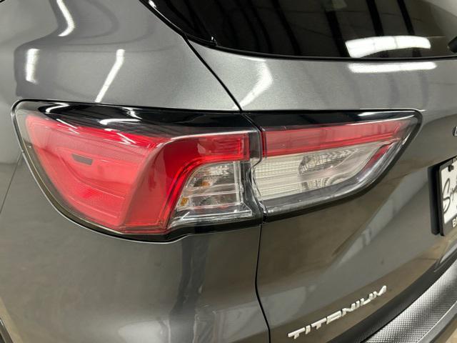 2022 ford escape titanium