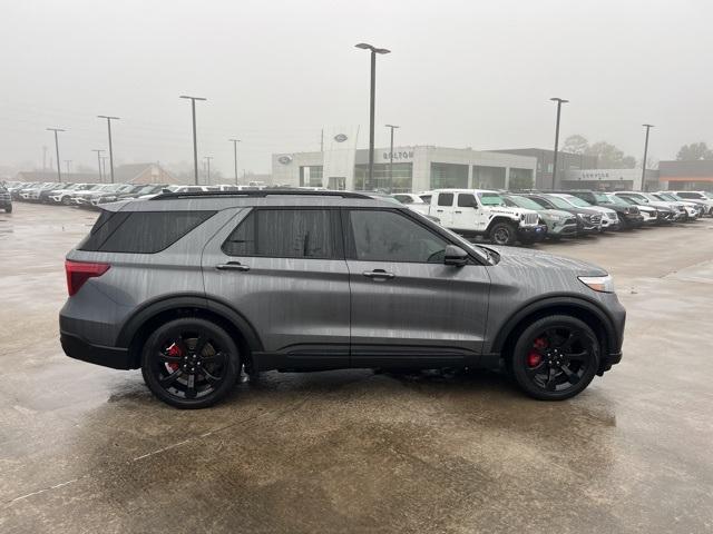 2022 ford explorer st