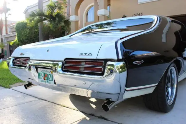 gorgeous 1969 pontiac gto