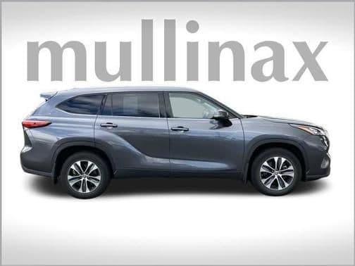 2020 toyota highlander xle in olympia, washington