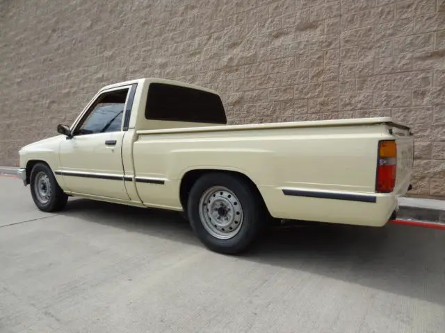 1987 toyota 22r pickup truck clean rare runs amazing!! mostly original rust free