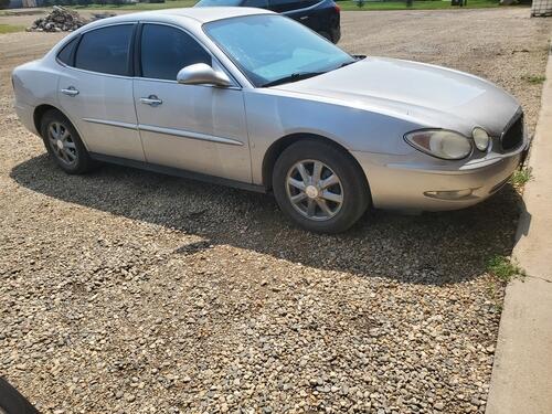 2007 buick lacrosse good running car no issues. engine light has been on for a lon